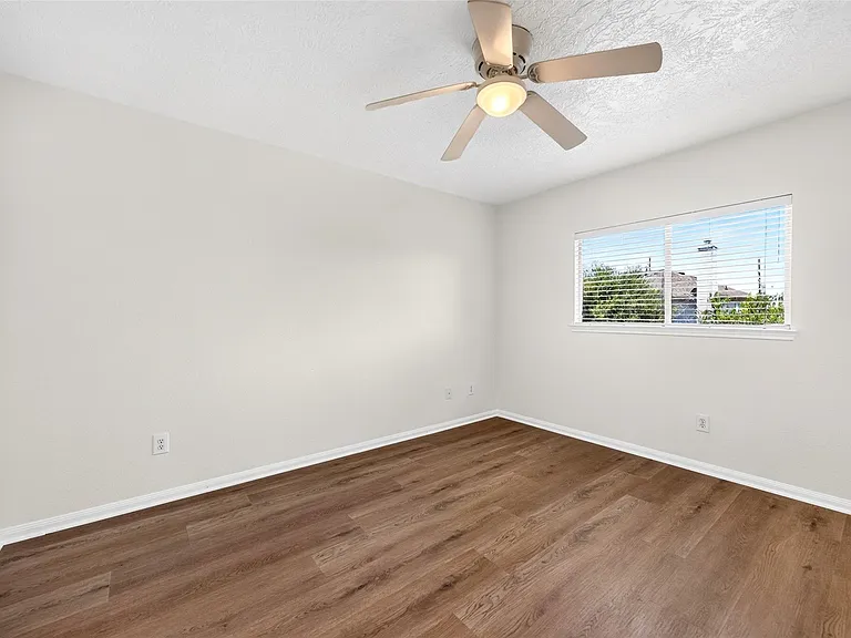 19246 Hopeview Ct — Photo 32