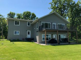 37621 S Eagle Lake Trl, Battle Lake, MN 56515