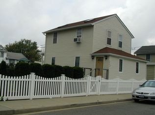 686 S Bayview Ave, Freeport, NY 11520