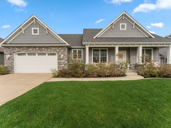2046 Franklin Dr, Crown Point, IN 46307