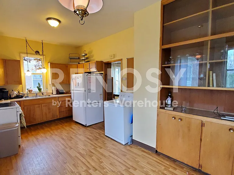 959 University Ave — Photo 3