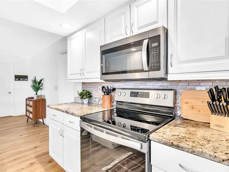 2921 Captiva Dr — Photo 23