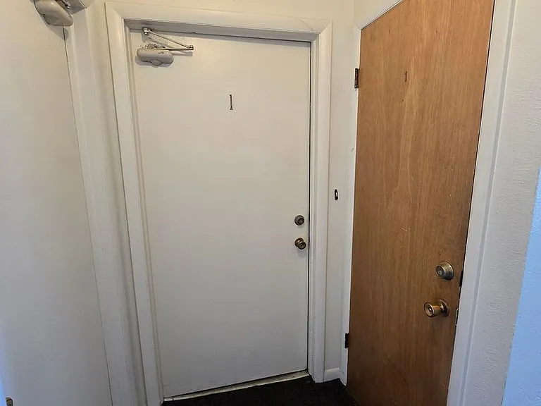 906 Alpine — Photo 3