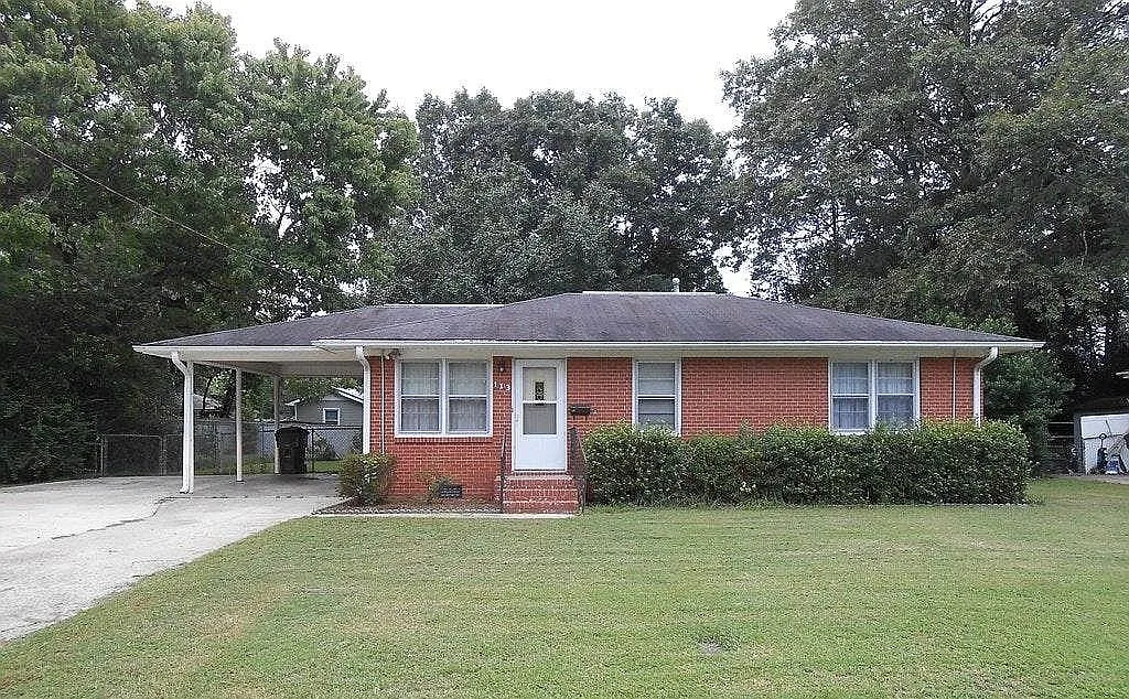 3 bed, 988 sqft, $1,395 — Photo 1