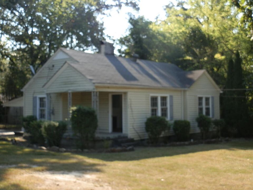 1st image of 108 N Elm St NW