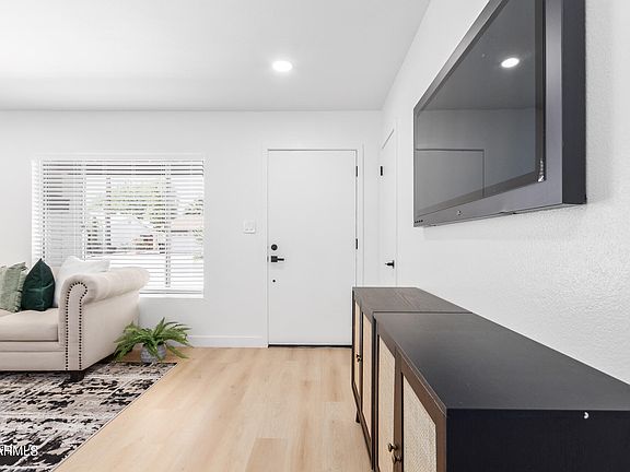 5th image of 4033 E HARTFORD Avenue