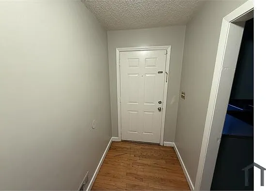 349 Glynn Dr — Photo 2