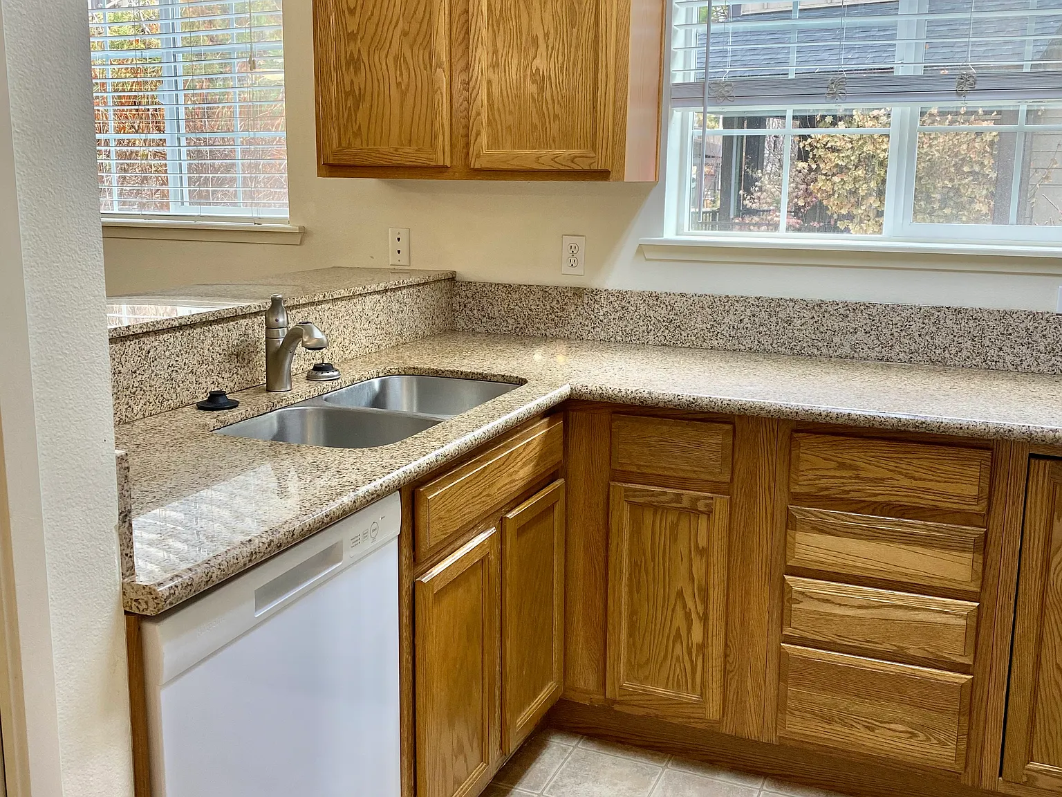 2 bed, 740 sqft, $1,695 — Photo 4