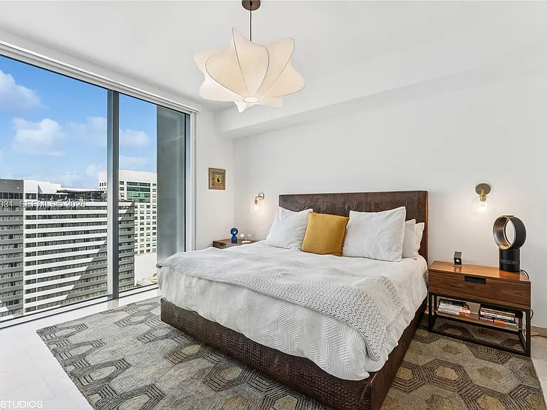 88 SW 7th St #1804 — Photo 32
