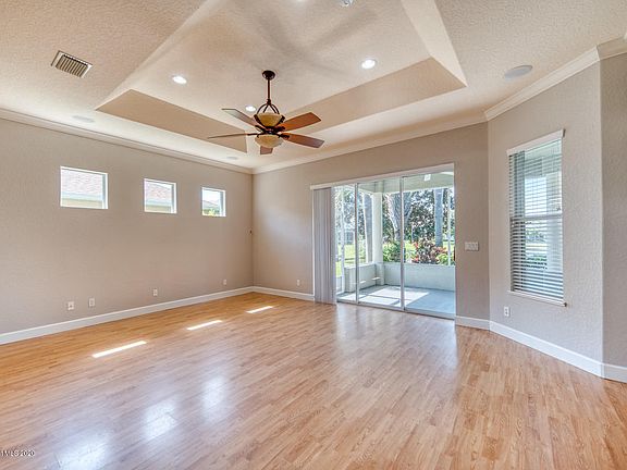 5th image of 1486 Clubhouse Dr