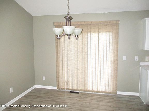 5th image of 461 Coventry Ln