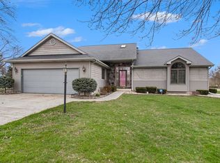 2222 Bluewater Dr, Warsaw, IN