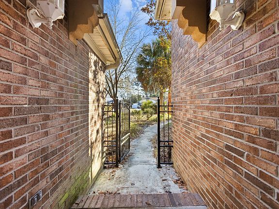 3rd image of 29 Pine Valley Ln.