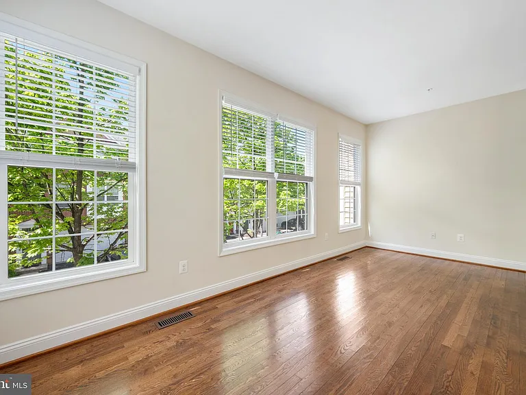 8341 Broderick Cir — Photo 5