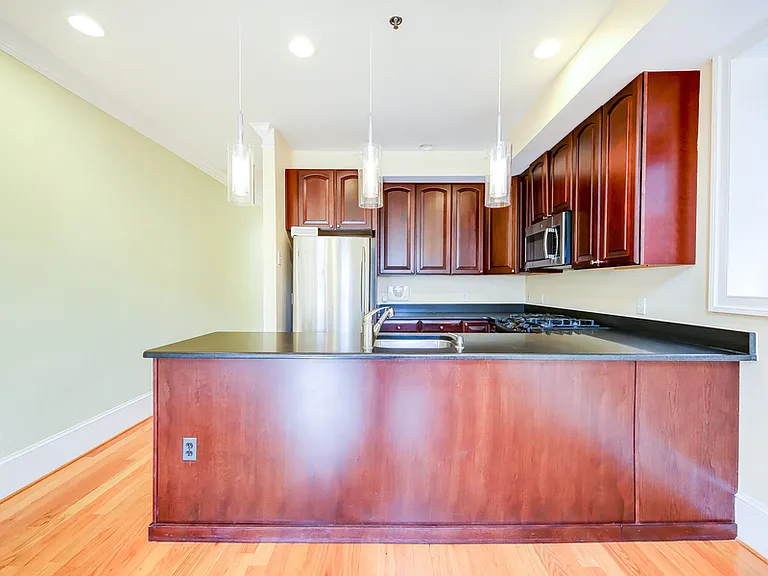 629 4th St NE #3 — Photo 7
