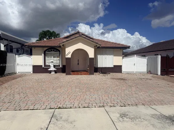 10021 NW 127th Ter, Hialeah Gardens, FL 33018