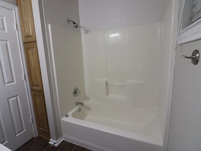1124 W Spring St — Photo 11