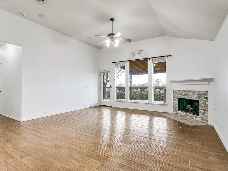 7800 Harvest Hill Rd — Photo 6