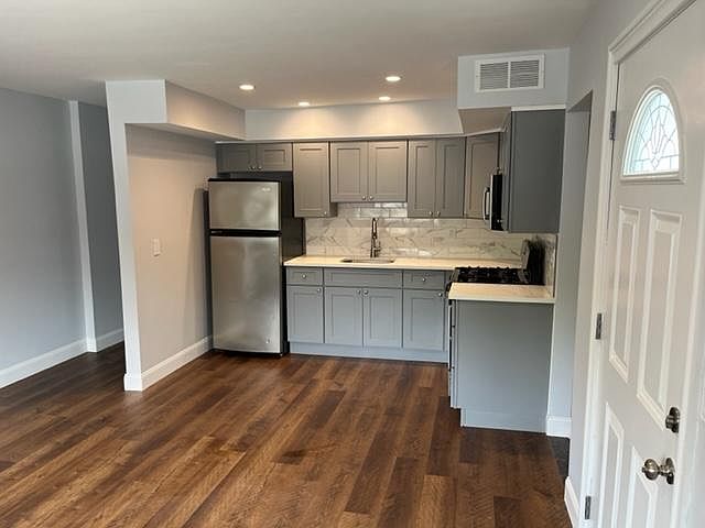 1st image of 23 Atmore Pl Floor 1
