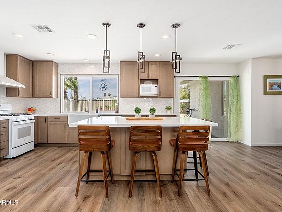 3rd image of 2426 E SAHUARO Drive