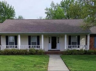 101 Larkspur Ln, Sikeston, MO 63801