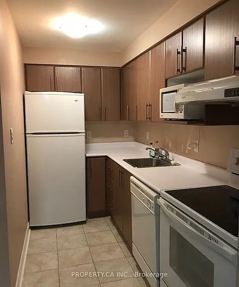 2194 Wildwood Cres E #LOWER — Photo 6