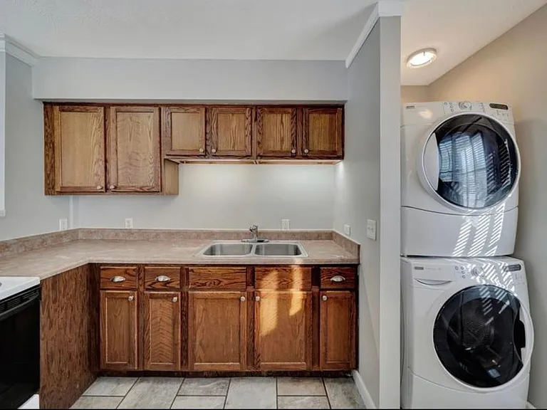 6912 Logan Ave — Photo 3