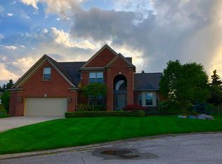 99 Waltonshire Ct, Rochester Hills, MI 48309