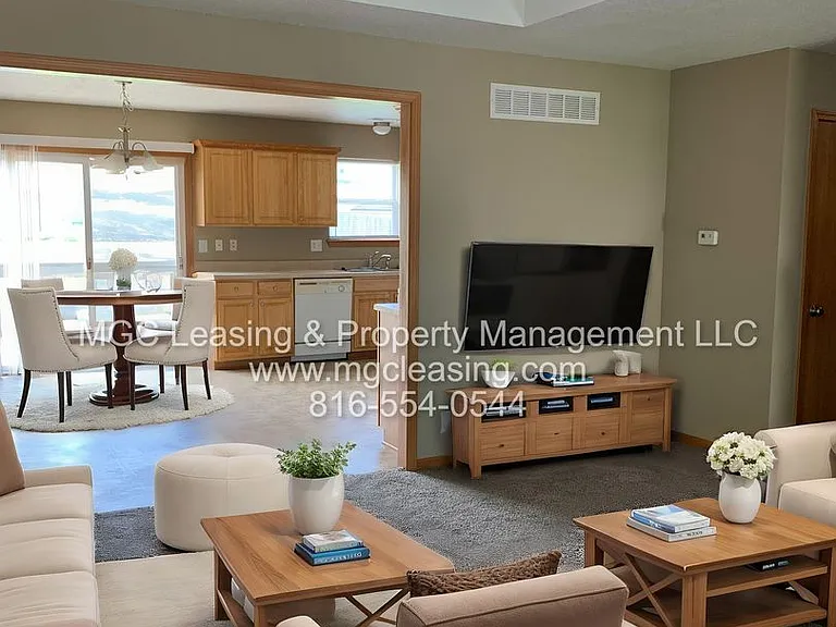 209-211 Birdie Dr — Photo 2