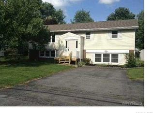 2279 Hopkins Rd, Getzville, NY 14068