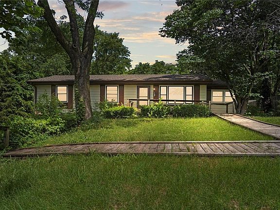 2nd image of 4728 Tauromee Ave