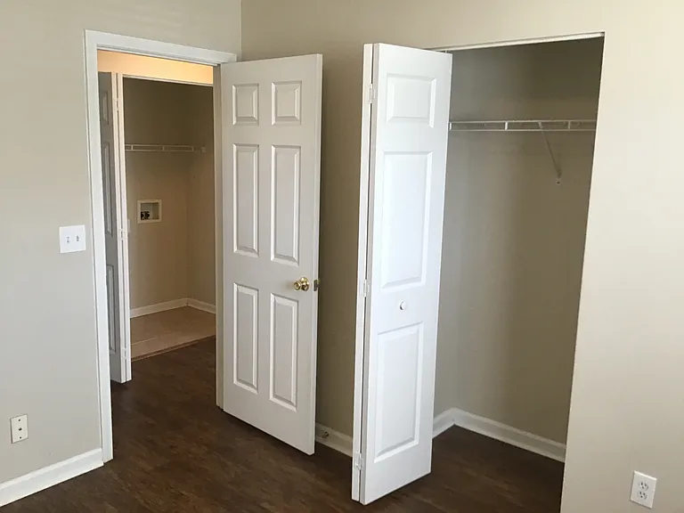 604 Sydney Ct — Photo 15