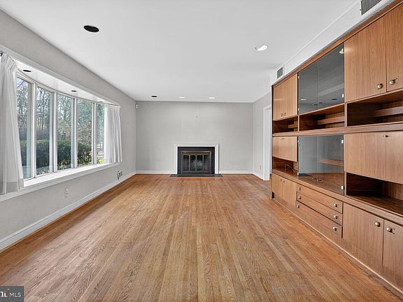 4th image of 10816 Fox Hunt Ln