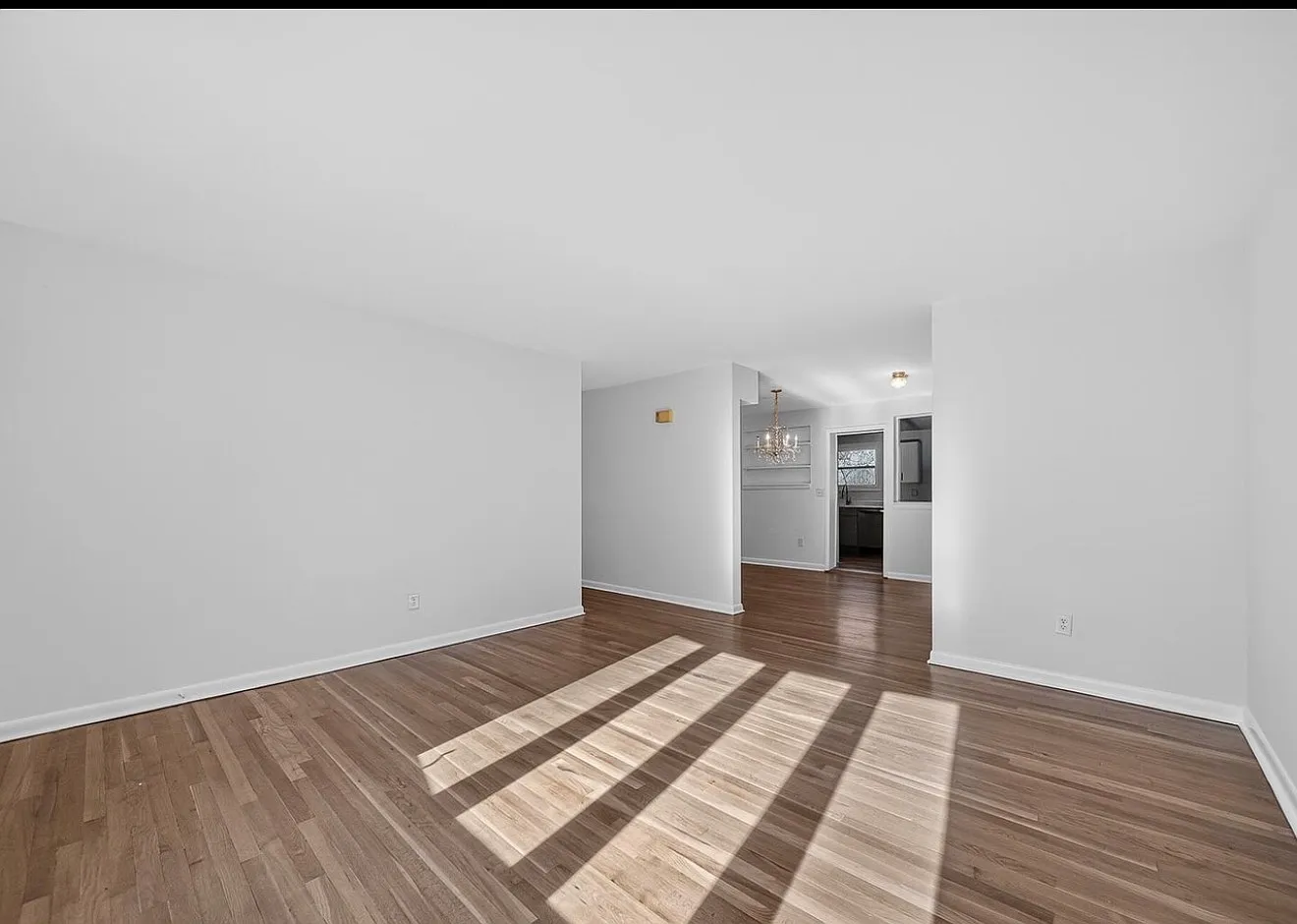 7 bed, 2200 sqft, $7,800 — Photo 2