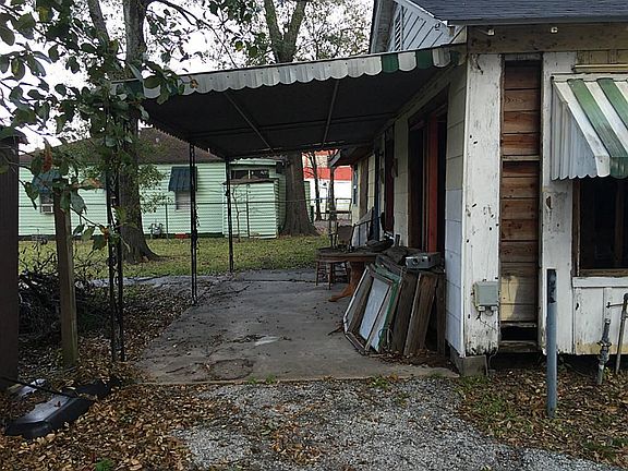 3rd image of 1420 N Shepherd Dr