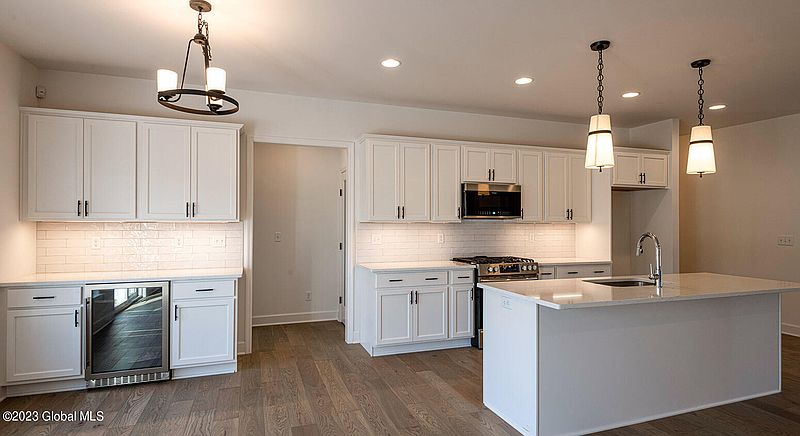 3rd image of 16 Farmington Court
