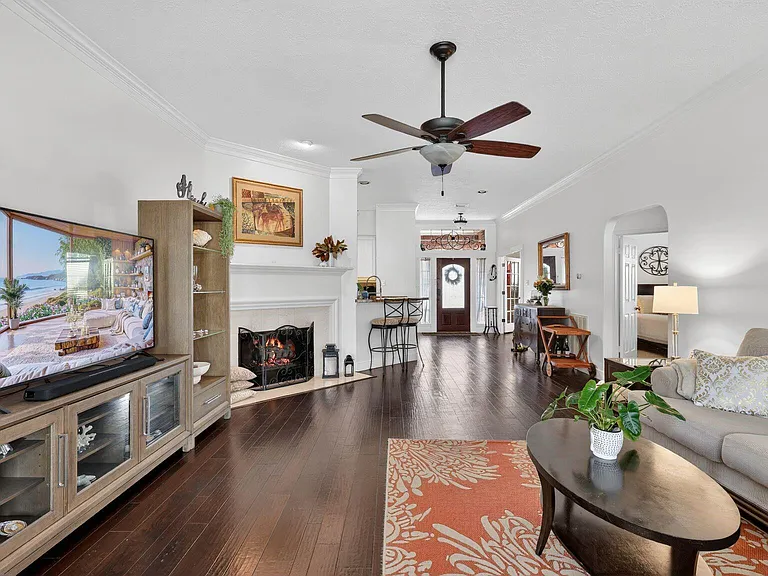 502 Ernst Ct — Photo 16