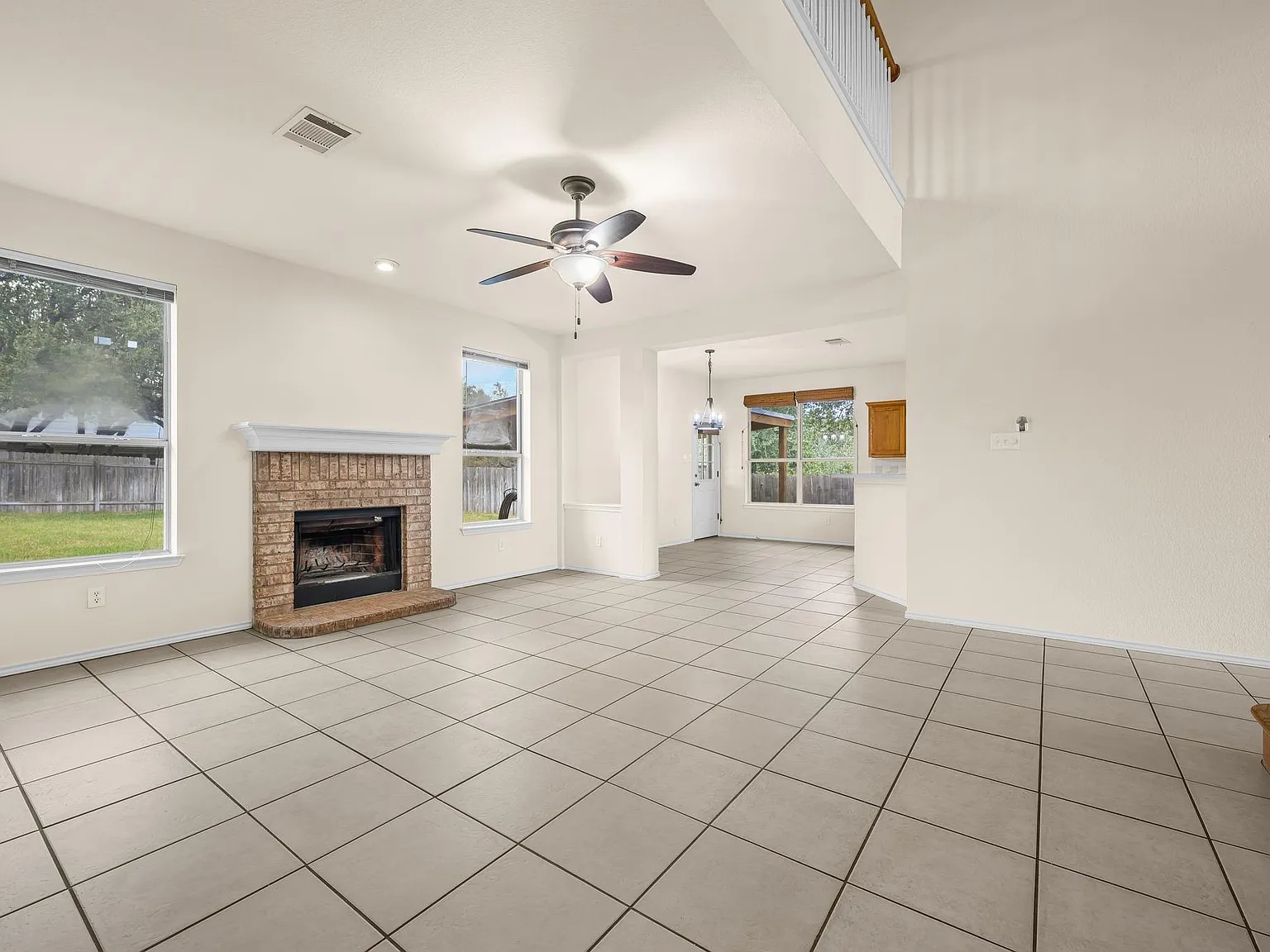 4 bed, 3.0 bath, 2840 sqft, $3,500 — Photo 4