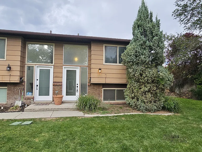 926 E Fairclough Dr S — Photo 4