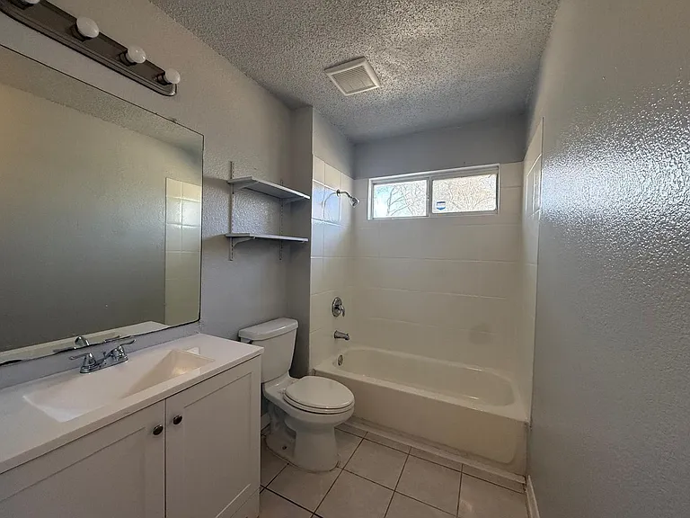 1311 Hortencia Ave #B — Photo 9