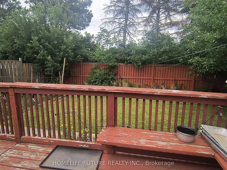 79 Carisbrooke Sq #BASEMENT — Photo 16