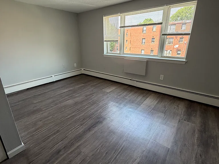 Garden Hill Apartments — Photo 25