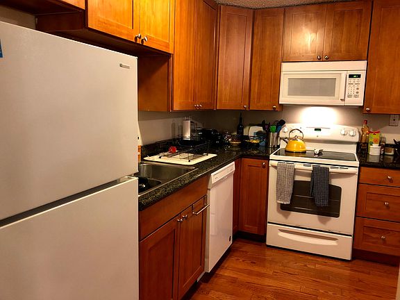 5th image of 810 2nd Ave NW