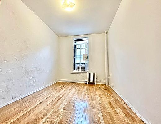 5th image of 302 E 94th St APT 2D