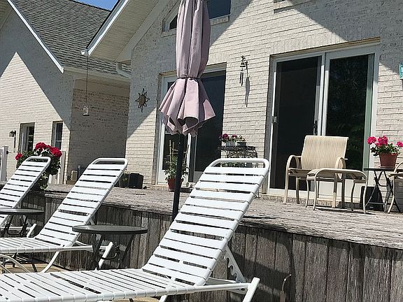 3rd image of 1422 Sunflower Dr