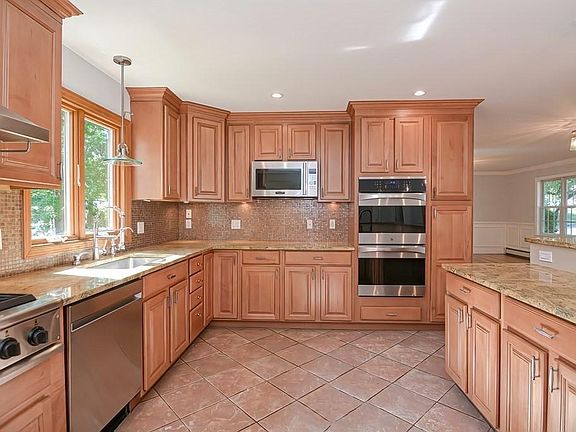 5th image of 2 Atherton Cir