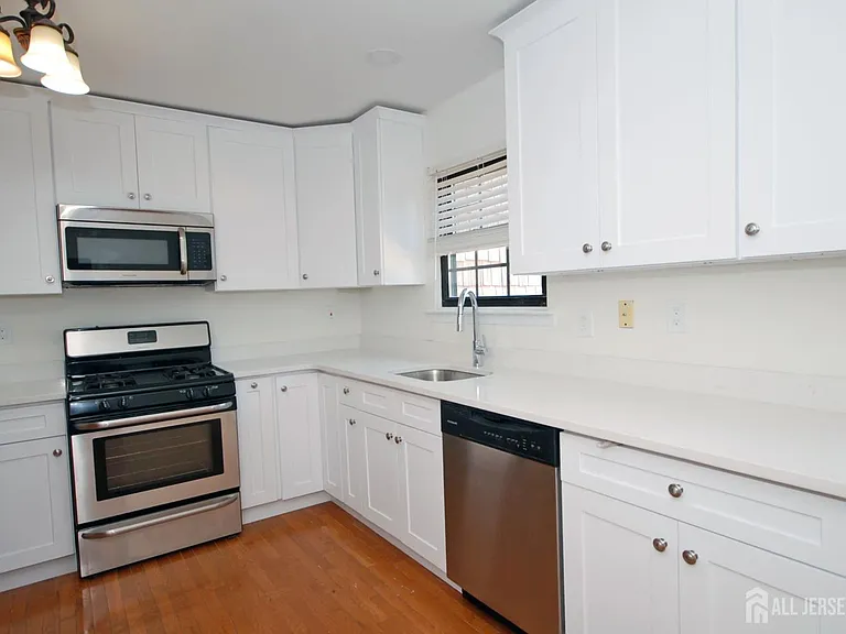 1 Wellington Ct — Photo 8