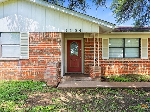 3rd image of 1204 Leif Cir