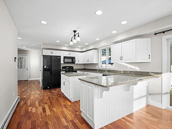 5th image of 12 Bylund Ave