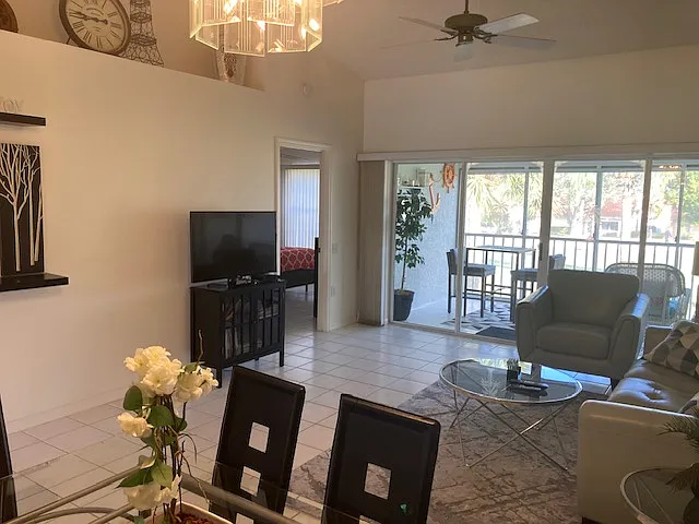 2 bed, 1349 sqft, $1,995 — Photo 4